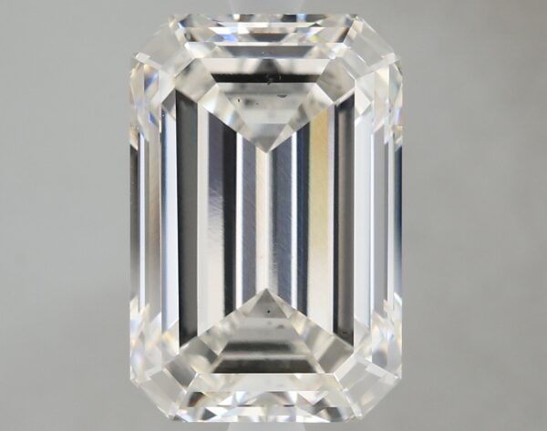 4.39 carat, G colour, VS2 clarity, Emerald shape, Lab Grown Diamond.