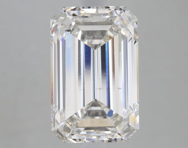 4.39 carat, G colour, VS2 clarity, Emerald shape, Lab Grown Diamond.