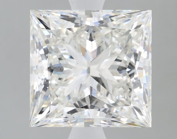 2.65 carat, G colour, VS2 clarity, Princess shape, Lab Grown Diamond.