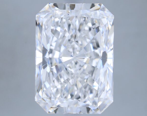 4.34 carat, E colour, VS2 clarity, Radiant shape, Lab Grown Diamond.