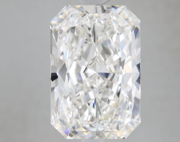 5.19 carat, E colour, VS1 clarity, Radiant shape, Lab Grown Diamond.