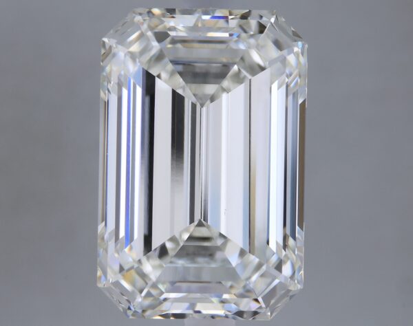 5.57 carat, G colour, VVS2 clarity, Emerald shape, Lab Grown Diamond.