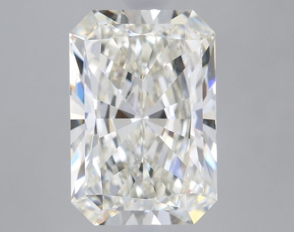 3.14 carat, G colour, VVS2 clarity, Radiant shape, Lab Grown Diamond.