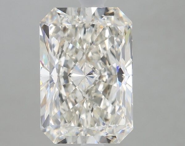 3.15 carat, G colour, VS2 clarity, Radiant shape, Lab Grown Diamond.