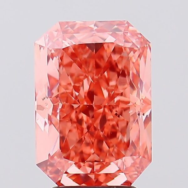 5.04 carat,  colour, VS2 clarity, Radiant shape, Lab Grown Diamond.