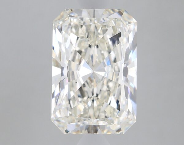 3.22 carat, G colour, VS1 clarity, Radiant shape, Lab Grown Diamond.