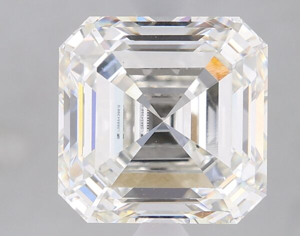 2.75 carat, G colour, VS1 clarity, Asscher shape, Lab Grown Diamond.