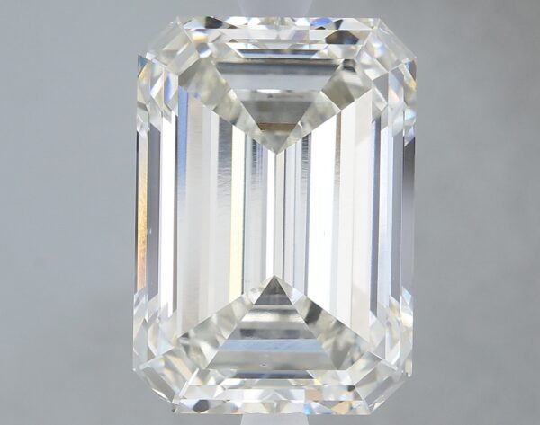 4.96 carat, H colour, VS1 clarity, Emerald shape, Lab Grown Diamond.