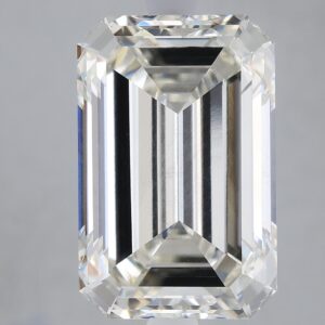 5.32 carat, H colour, VS1 clarity, Emerald shape, Lab Grown Diamond.