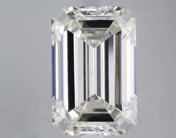 5.32 carat, H colour, VS1 clarity, Emerald shape, Lab Grown Diamond.