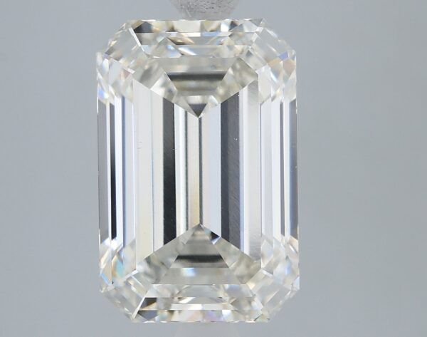 4.15 carat, H colour, VS1 clarity, Emerald shape, Lab Grown Diamond.