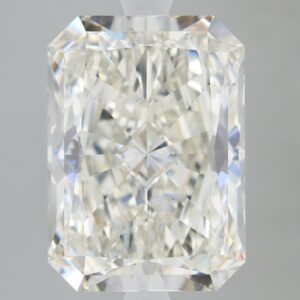 5.54 carat, H colour, VS2 clarity, Radiant shape, Lab Grown Diamond.