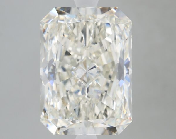 5.54 carat, H colour, VS2 clarity, Radiant shape, Lab Grown Diamond.