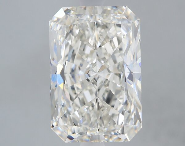 4.42 carat, H colour, VS1 clarity, Radiant shape, Lab Grown Diamond.
