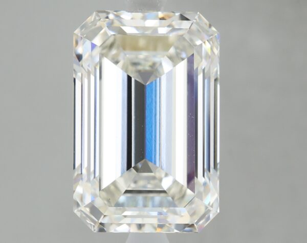 5.38 carat, H colour, VS1 clarity, Emerald shape, Lab Grown Diamond.