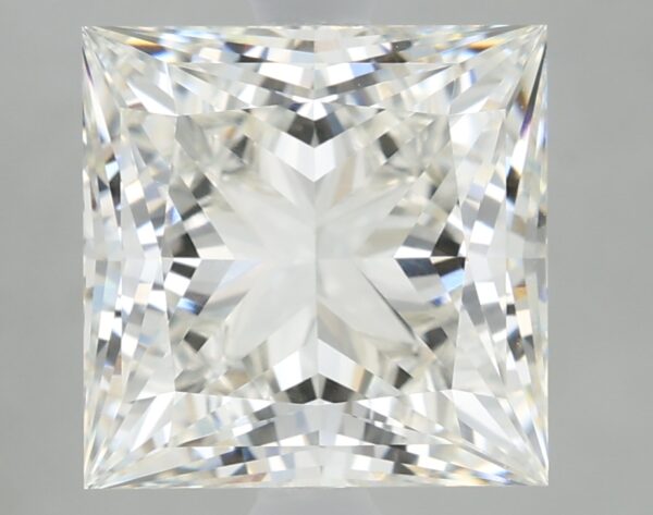 3.27 carat, H colour, VVS2 clarity, Princess shape, Lab Grown Diamond.