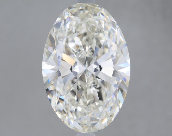 5.5 carat, I colour, VS1 clarity, Oval shape, Lab Grown Diamond.