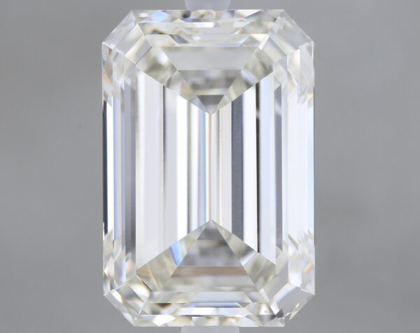 5.09 carat, H colour, VVS2 clarity, Emerald shape, Lab Grown Diamond.