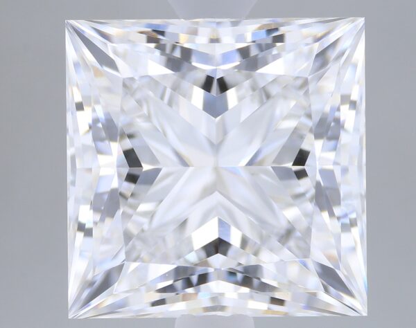 3.05 carat, E colour, VVS2 clarity, Princess shape, Lab Grown Diamond.