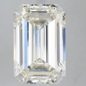 5.12 carat, H colour, VS2 clarity, Emerald shape, Lab Grown Diamond.